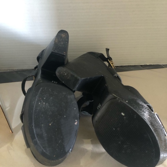 G by Guess women platform sandals. In good condition fits true to size - Picture 3 of 3